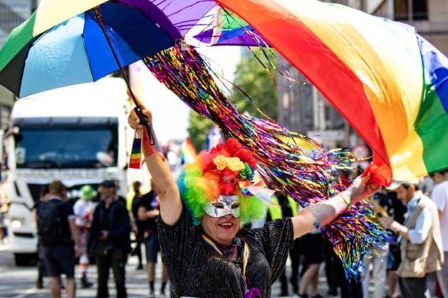 Menschen nehmen den 48. Christopher Street Day Demonstration in Berlin am 25. Juli 2026. Christopher Street Day Demo in Berlin *** People attend the 48th Christopher Street Day march in Berlin on July 25, 2026 Christopher Street Day march in Berlin
