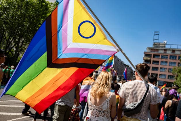 Menschen nehmen den 48. Christopher Street Day Demonstration in Berlin am 25. Juli 2026. Christopher Street Day Demo in Berlin *** People attend the 48th Christopher Street Day march in Berlin on July 25, 2026 Christopher Street Day march in Berlin