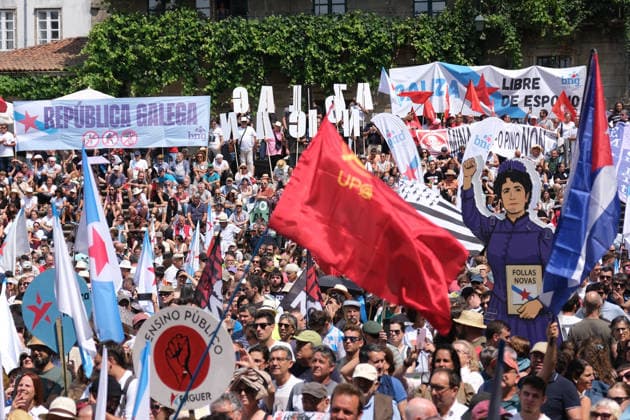 Demonstration in Santiago de Compostela organized by the BNG to mark Galician National Day. Dozens of people took part in a demonstration organized by the BNG to mark Galician National Day on July 25, 2026, in Santiago de Compostela, A Coruna, Galicia, Spain. The march winds through the city center to the Praza da Quintana under the slogan We Are a Nation: Sovereignty and Rights in a World at Peace, on a day also marked by the Offering to the Apostle JULY 25, 2026 DEMONSTRATION NATIONALISM INDEPENDENCE MOVEMENT Santiago de Compostela, A Coruna Santiago de Compostela, A Coruna, Spain  Copyright: xCÃ sarxArxinax 7687260