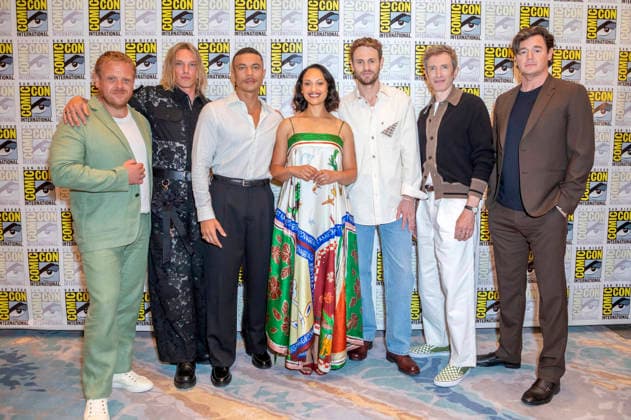 Owain Arthur, Jamie Campbell Bower, Ismael Cruz Cordova, Cynthia Addai-Robinson, Charlie Vickers, Daniel Weyman und Benjamin Walker beim Photocall zur 3. Sfaffel der Amazon Prime Video Serie The Lord Of The Rings: The Rings Of Power Der Herr der Ringe: Die Ringe der Macht auf der San Diego Comic-Con International 2026 im Hilton Bayfront Hotel. San Diego, 24.07.2026 *** Owain Arthur, Jamie Campbell Bower, Ismael Cruz Cordova, Cynthia Addai Robinson, Charlie Vickers, Daniel Weyman, and Benjamin Walker at the photocall for Season 3 of the Amazon Prime Video series *The Lord of the Rings: The Rings of Power* at San Diego Comic-Con International 2026 at the Hilton Bayfront Hotel in San Diego on July 24, 2026 Foto:xC.xVanxWagonerx xFuturexImagex rings_6741