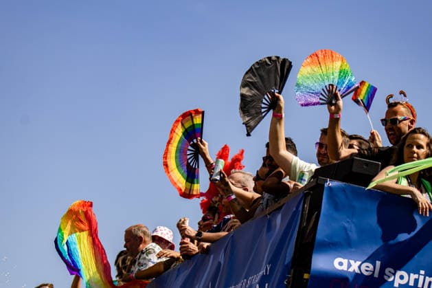 Menschen beim 48. Christopher Street Day Demonstration in Berlin am 25. Juli 2026. Christopher Street Day Demo in Berlin *** People at the 48th Christopher Street Day demonstration in Berlin on July 25, 2026 Christopher Street Day demonstration in Berlin