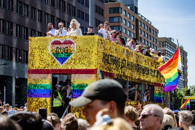 Menschen beim 48. Christopher Street Day Demonstration in Berlin am 25. Juli 2026. Christopher Street Day Demo in Berlin *** People at the 48th Christopher Street Day demonstration in Berlin on July 25, 2026 Christopher Street Day demonstration in Berlin