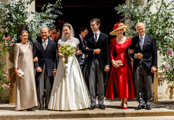 25-07-2026 Vienna Isabel von Habsburg-Lothringen, Archduchess of Austria and Charles of Palacio Gaytan de Ayala (centre) stand on the steps of the Jesuit Church alongside father of the groom Carlos Maria de Palacio y Oriol (2nd L), father of the bride Archduke Simeon of Austria (R), mother of the bride Princess Maria of Bourbon-Two Sicilies, Archduchess of Austria (2nd R) and Teresa Gaytan de Ayala (L) after they were married in Vienna, Austria. Â  Copyright: xPPEx