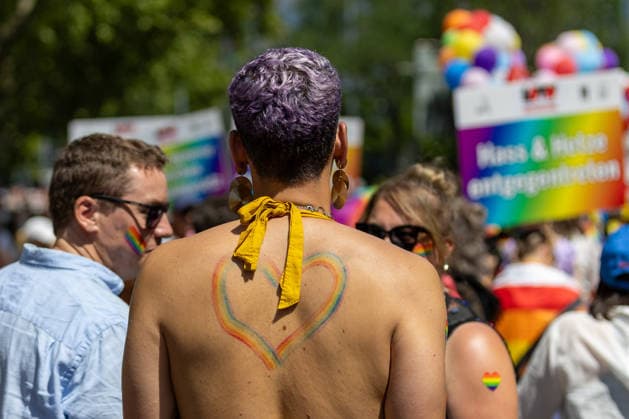 CSD Stuttgart 2026 Parade, Bunt, laut und vielfältig: Tausende Menschen feiern bei der CSD-Parade 2026 in der Stuttgarter Innenstadt friedlich für die Rechte der LGBTQIA-Community und setzen ein starkes Zeichen für Diversität. Die Polizei war im Großeinsatz und sorgte für Sicherheit während der Großveranstaltung Stuttgart Baden Württemberg Deutschland *** Stuttgart CSD 2026 Parade, Colorful, loud, and diverse: Thousands of people peacefully celebrated the rights of the LGBTQIA community at the 2026 CSD Parade in downtown Stuttgart, sending a strong message of diversity. The police were out in force and ensured safety during the major event. Stuttgart, Baden-Württemberg, Germany