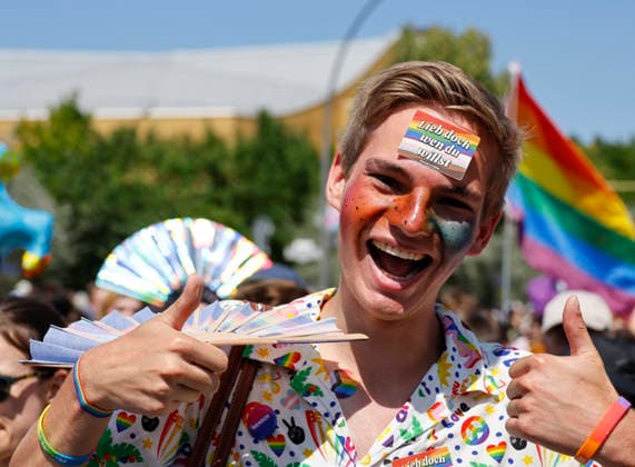 CSD Berlin 2026 Haltung ist Hot, ist das Motto des Christopher Street Day, CSD, in Berlin, 25.07.2026. Berlin Berlin Deutschland *** CSD Berlin 2026: Attitude Is Hot is the motto of Christopher Street Day (CSD) in Berlin, July 25, 2026, Berlin, Berlin, Germany