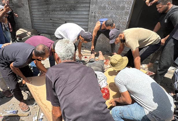 Palestinians gather after Israeli strike near al-Aqsa Martyrs Hospital Palestinians gather at the site of an Israeli airstrike near the entrance of al-Aqsa Martyrs Hospital in Deir al-Balah, central Gaza Strip, as ambulance crews evacuate wounded people from the scene, on July 25, 2026. Medical sources said that some of the injured were in critical condition. Photo by Ahmed Ibrahim apaimages Deir al-Balah Gaza Palestinian Territory 250726_Deir_al-Balah_AI_00(3) Copyright: xapaimagesxAhmedxIbrahimx xapaimagesx