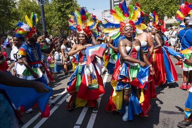 ROTTERDAM - Participants of the Rotterdam Unlimited Summer Carnival street parade. Carnival groups present their new themes with colorful costumes, choreographies, music, floats, and live percussion. LINA SELG ANP netherlands out - belgium out  Copyright: xx x564266989x originalFilename: 564266989.jpg
