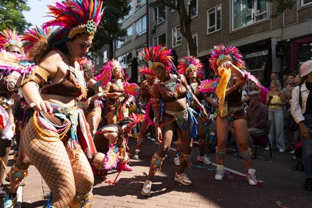 ROTTERDAM - Participants of the Rotterdam Unlimited Summer Carnival street parade. Carnival groups present their new themes with colorful costumes, choreographies, music, floats, and live percussion. LINA SELG ANP netherlands out - belgium out  Copyright: xx x564267002x originalFilename: 564267002.jpg