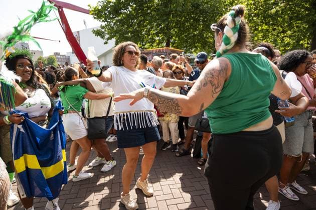 ROTTERDAM - Visitors and participants dance during the street parade of the Rotterdam Unlimited Summer Carnival. Carnival groups present their new themes with colorful costumes, choreographies, music, floats, and live percussion. LINA SELG ANP netherlands out - belgium out  Copyright: xx x564267143x originalFilename: 564267143.jpg