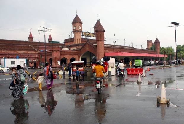 July 25, 2026, Pakistan: Scenic Monsoon Transforms Lahore s Historical Railway Station Building After Saturday s Downpour Pakistan  - ZUMAas3_ 20260725_zaf_as3_021 Copyright: xPPIx