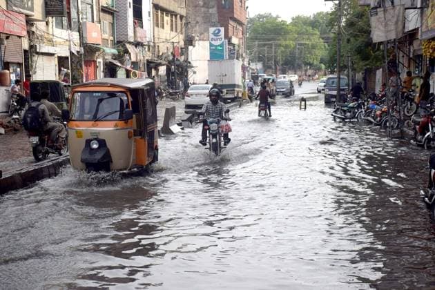 July 25, 2026, Pakistan: Commuters Struggle with Transportation as Monsoon Rains Flood Garhi Shahu, Lahore Pakistan  - ZUMAas3_ 20260725_zaf_as3_023 Copyright: xPPIx