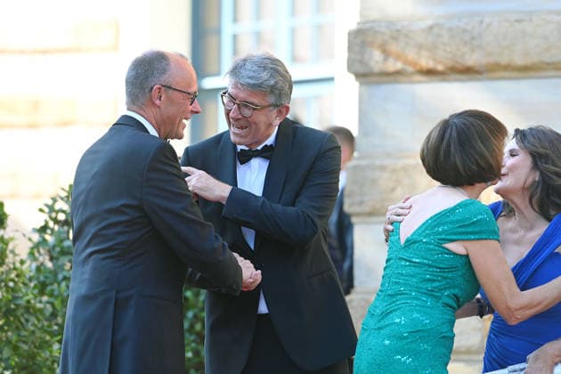 Bundeskanzler Friedrich MERZ begruesst Wolfram WEIMER,re:Charlotte MERZ,Christiane GOETZ WEIMER, Eroeffnung der Bayreuther Richard Wagner Festspiele 2026, Roter Teppich am 25.07.2026. Gruener Huegel, *** Chancellor Friedrich MERZ welcomes Wolfram WEIMER, Charlotte MERZ, and Christiane GOETZ WEIMER at the opening of the 2026 Bayreuth Richard Wagner Festival; red carpet on July 25, 2026, at the Green Hill,