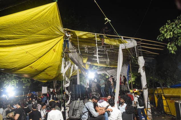 People vacate the protest site after CJP protest concludes New Delhi, Jul 25 (ANI): People dismantle the tent from the protest site after CJP protest concludes, at Jantar Mantar in New Delhi on Saturday. New Delhi Delhi India Copyright: xANIx ANI_20260725487
