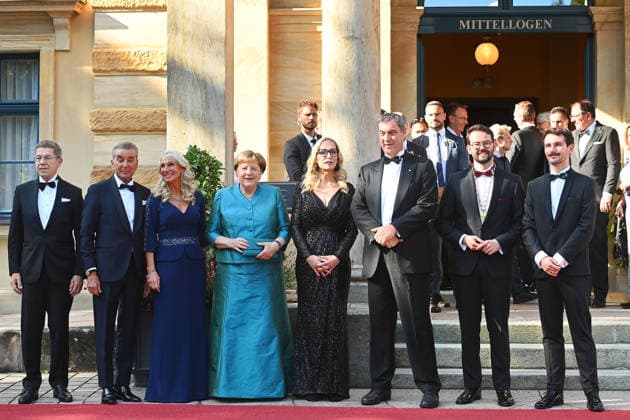 v.li: Joachim SAUER,Michel FRIEDMANN, Karin BAUMUELLER SOEDER; Angela MERKEL,Katharina WAGNER; Markus SOEDER (Ministerpraesident Bayern und CSU Vorsitzender), OB Andreas ZIPPEL und sein Partner. Eroeffnung der Bayreuther Richard Wagner Festspiele 2026, Roter Teppich am 25.07.2026. Gruener Huegel, *** From left: Joachim SAUER, Michel FRIEDMANN, Karin BAUMUELLER SOEDER, Angela MERKEL, Katharina WAGNER, Markus SOEDER, Minister-President of Bavaria and CSU Chairman, Mayor Andreas ZIPPEL and his partner, opening of the 2026 Bayreuth Richard Wagner Festival, Red carpet on July 25, 2026, at the Green Hill,
