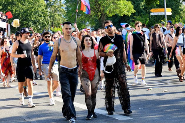 CSD in Berlin Menschen , Fahnen, Partywagen, Nordphoto *** CSD in Berlin: People, Flags, Party Floats, Nordphoto Copyright: xNordphotox xEnglerx