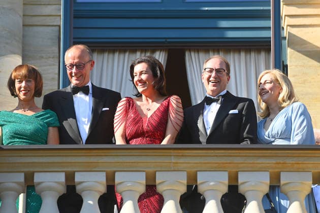 v.li:Charlotte MERZ,Bundeskanzler Friedrich MERZ,Dorothee BAER,Alexander DOBRINDT (Bundesinnenminister),Nina WARKEN (CDU Kanzleramtsministerin). Eroeffnung der Bayreuther Richard Wagner Festspiele 2026, Roter Teppich am 25.07.2026. Gruener Huegel, *** From left: Charlotte MERZ, Federal Chancellor Friedrich MERZ, Dorothee BAER, Alexander DOBRINDT, Federal Minister of the Interior, Nina WARKEN, CDU Minister in the Federal Chancellery; Opening of the 2026 Bayreuth Richard Wagner Festival, Red carpet on July 25, 2026, at the Grüner Hügel,