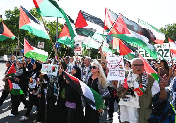 Pro-Palestinian rally in Berlin BERLIN, GERMANY - JULY 25: People take part in a pro-Palestinian demonstration in solidarity with Palestinians in central Berlin, Germany, on July 25, 2026. Volodymyr Sindieiev Anadolu Berlin Germany. Editorial use only. Please get in touch for any other usage.  Copyright: x2026xAnadoluxVolodymyrxSindieievx