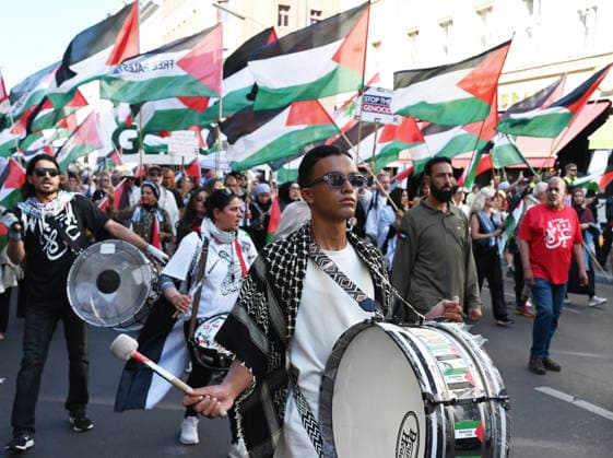 Pro-Palestinian rally in Berlin BERLIN, GERMANY - JULY 25: People take part in a pro-Palestinian demonstration in solidarity with Palestinians in central Berlin, Germany, on July 25, 2026. Volodymyr Sindieiev Anadolu Berlin Germany. Editorial use only. Please get in touch for any other usage.  Copyright: x2026xAnadoluxVolodymyrxSindieievx