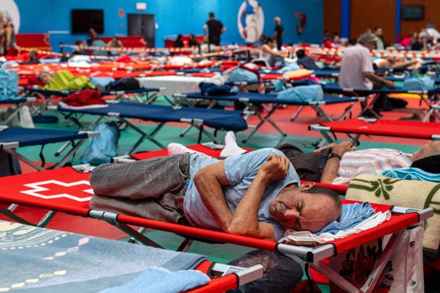 July 25, 2026, Madrid, Madrid, Spain: The operation has welcomed evacuees from ChapineroÂ­a and Pelayos de la Presa, who had to hastily leave their homes due to the uncontrolled advance of the wildfires in Madrid s Sierra Oeste region. Madrid Spain  - ZUMAd308 20260725_zsp_d308_004 Copyright: xJuanxCarlosxLucasx