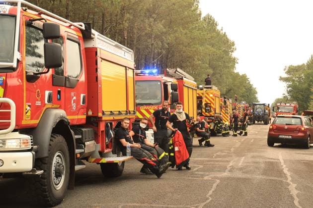 RECORD DATE NOT STATED Fires in Gironde: Sainte-Hélène and Lacanau PHOTOPQR SUD OUEST Photo by Fabien Cottereau Sainte-Hélène Fires in Gironde: Sainte-Hélène and Lacanau Between Sainte-Hélène and Lacanau, along the D06 and D05, this is the epicenter of the firefighters’ battle to protect both towns. The A400 and Dash aircraft have dropped fire retardant over the area. Fires in southwestern France on July 25, 2026 Local Caption Sainte-Hélène, Gironde, France  Copyright: xPHOTOPQR SUDxOUEST MAXPPPxPhotoxFabienxCottereaux 20260725SDO1219 20260725SDO1219