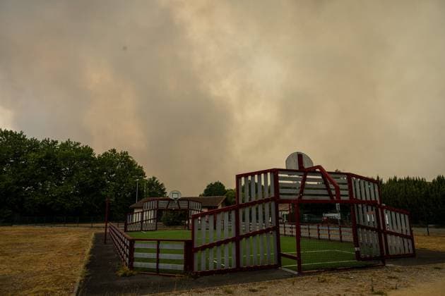 MAJOR FIRES IN GIRONDE DAY 3 PHOTOPQR VOIX DU NORD SEVERINE COURBE JULY 25, 2026 BLAGON JULY 25, 2026 Major fires—forest fires in Gironde around the village PHOTO SEVERINE COURBE LA VOIX DU NORD Fires in southwestern France on July 25, 2026 Local Caption GIRONDE France  Copyright: xPHOTOPQR VOIXxDUxNORD MAXPPPxSEVERINExCOURBEx 20260725VDN1437 20260725VDN1437