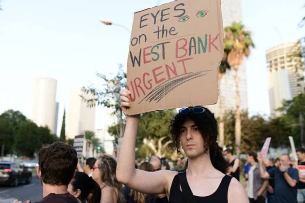 July 25, 2026, Tel-Aviv, Israel: TEL AVIV, ISRAEL Ã¢â‚¬ JULY 25, 2026: Dozens of protesters gather outside Israeli military headquarters (Kirya) in Tel Aviv to demonstrate against ongoing settler violence targeting Palestinians in the occupied West Bank. Clashes broke out with police after some demonstrators attempted to block the road. Tel-Aviv Israel  - ZUMAq101 20260725_zna_q101_253 Copyright: xTomerxNeubergx