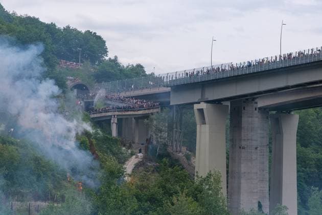 July 25, 2026, Chiomonte, Val Di Susa, Italy: CHIOMONTE, VAL DI SUSA, PIEDMONT, ITALY Ã¢â‚¬ JULY 25, 2026: Masked activists from the No TAV movement, which opposes the Turin-Lyon high-speed railway project, clash with security forces after storming the high-speed rail construction site in Chiomonte. Protesters threw rocks and firecrackers, setting fire to four vehicles belonging to the Carabinieri and Guardia di Finanza. Police responded with tear gas and water cannons, leaving more than 50 security personnel injured and forcing the closure of a section of the A32 Turin-Bardonecchia motorway. Chiomonte, Val Di Susa Italy  - ZUMAq101 20260725_zna_q101_289 Copyright: xLeonardoxGaravagliax