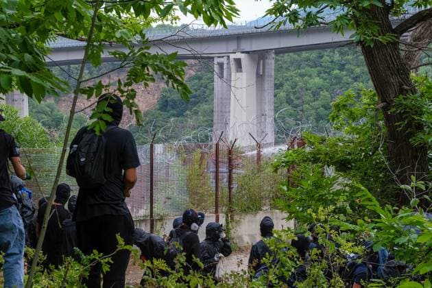 July 25, 2026, Chiomonte, Val Di Susa, Italy: CHIOMONTE, VAL DI SUSA, PIEDMONT, ITALY Ã¢â‚¬ JULY 25, 2026: Masked activists from the No TAV movement, which opposes the Turin-Lyon high-speed railway project, clash with security forces after storming the high-speed rail construction site in Chiomonte. Protesters threw rocks and firecrackers, setting fire to four vehicles belonging to the Carabinieri and Guardia di Finanza. Police responded with tear gas and water cannons, leaving more than 50 security personnel injured and forcing the closure of a section of the A32 Turin-Bardonecchia motorway. Chiomonte, Val Di Susa Italy  - ZUMAq101 20260725_zna_q101_290 Copyright: xLeonardoxGaravagliax