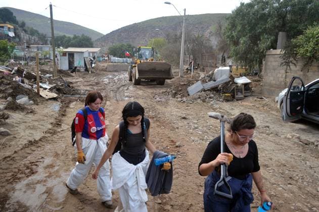 La Serena, July 25, 2026 Volunteers and residents of Islon are clearing debris and rebuilding the area affected by the flood Alejandro Pizarro Aton Chile, CHILE Aton 1175379  Copyright: AlejandroxPizarro AtonxChile
