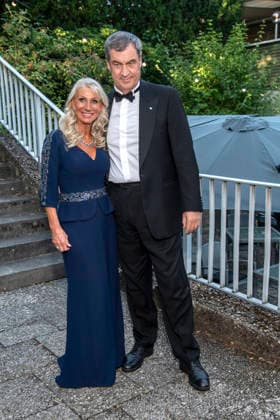Markus Soeder and his wife Karin Soeder attend the concert of Beethovens 9. Symphonie to open the annual Bayreuth Festival 2026 (Richard-Wagner-Festspiele) at Bayreuth Festspielhaus on July 25, 2026 in Bayreuth, Germany 150th Bayreuther Wagner Festival Opening *** Markus Soeder and his wife Karin Soeder attend the concert featuring Beethoven s Ninth Symphony to open the annual 2026 Bayreuth Festival (Richard Wagner Festival) at the Bayreuth Festspielhaus on July 25, 2026, in Bayreuth, Germany—the 150th Bayreuth Wagner Festival Opening