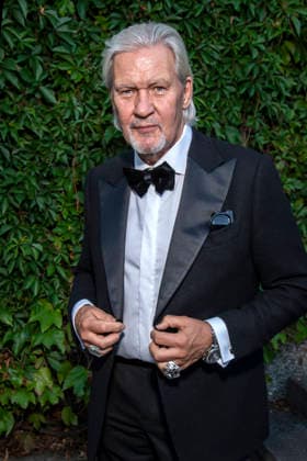 Johnny Logan attends the concert of Beethovens 9. Symphonie to open the annual Bayreuth Festival 2026 (Richard-Wagner-Festspiele) at Bayreuth Festspielhaus on July 25, 2026 in Bayreuth, Germany 150th Bayreuther Wagner Festival Opening *** Johnny Logan attends the concert featuring Beethoven s Ninth Symphony to open the annual 2026 Bayreuth Festival (Richard Wagner Festival) at the Bayreuth Festspielhaus on July 25, 2026, in Bayreuth, Germany—the 150th Bayreuth Wagner Festival Opening