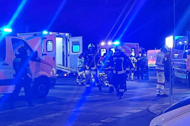 Berlin, Deutschland, 25.07.2026: Auto fährt bei CSD in Menschenmenge: Polizei und Rettungskräfte versorgen Verletzte, der Tatort ist weiträumig abgesperrt. *** Berlin, Germany, July 25, 2026: A car plows into a crowd during CSD; police and emergency responders are treating the injured, and the scene has been cordoned off over a wide area Copyright: xdtsxNachrichtenagenturx dts_128467
