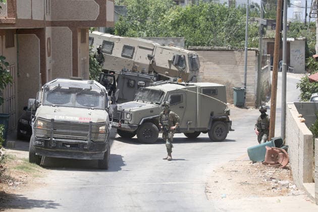 July 25, 2026, Nablus, West Bank, Palestine: Israeli soldiers take positions as they guard the military vehicles during the siege of the home of the Palestinian man who shot a settler in self-defense after a group of Jewish settlers stormed his house. This attack came in retaliation for the killing of two settlers and four Palestinians in Tell, southwest of Nablus in the West Bank. In response, settlers set fire to Palestinian cars and homes in Tell and the neighboring village of Qalqilya Sara. Meanwhile, the Israeli army announced its readiness for a military operation in the northern West Bank, which is under the control of the Palestinian Authority. Nablus Palestine - ZUMAs197 20260725_aaa_s197_239 Copyright: xNasserxishatyehx