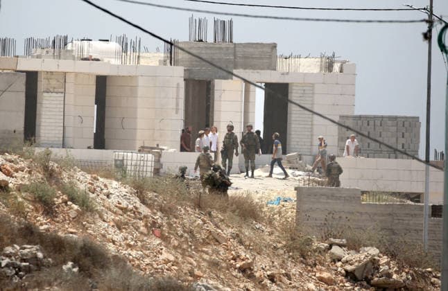 July 25, 2026, Nablus, West Bank, Palestine: Israeli soldiers surround the home of the Palestinian man who shot a settler in self-defense after a group of Jewish settlers stormed his house. This attack came in retaliation for the killing of two settlers and four Palestinians in Tell, southwest of Nablus in the West Bank. In response, settlers set fire to Palestinian cars and homes in Tell and the neighboring village of Qalqilya Sara. Meanwhile, the Israeli army announced its readiness for a military operation in the northern West Bank, which is under the control of the Palestinian Authority. Nablus Palestine - ZUMAs197 20260725_aaa_s197_257 Copyright: xNasserxishatyehx