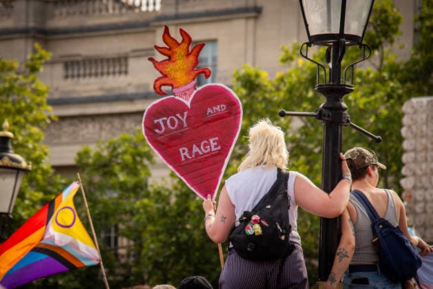 July 25, 2026, London, United Kingdom: A protestor holds a heart-shaped placard during the London Trans+ Pride 2026 Parade. New EHRC rules limiting single-sex spaces to biological sex created a bleak backdrop for this year s London Trans+ Pride march. London United Kingdom - ZUMAs197 20260725_aaa_s197_303 Copyright: xLoredanaxSangiulianox