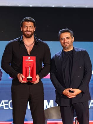 IPA86995543 - Soverato (CZ), Magna Graecia Film Festival - Opening Night. Pictured: Can Yaman receives the Colonna d Oro Award and Gianvito Casadonte  Copyright: xMarcoxProvvisionatox xMarcoxProvvisionatox 86995543