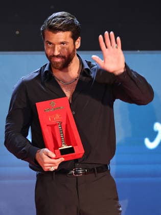 IPA86995544 - Soverato (CZ), Magna Graecia Film Festival - Opening Night. Pictured: Can Yaman receives the Colonna d Oro Award  Copyright: xMarcoxProvvisionatox xMarcoxProvvisionatox 86995544