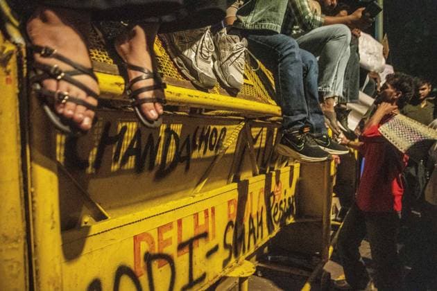 July 25, 2026, New Delhi, India: NEW DELHI, INDIA Ã¢â‚¬ JULY 25, 2026: Student protesters celebrate at Jantar Mantar following the resignation of India s Union Education Minister Dharmendra Pradhan, in New Delhi, India. Demonstrators hold placards reading Jeet ( Victory ), wave the Indian national flag and climb police barricades after the announcement, following days of nationwide protests over alleged irregularities in the country s education system. New Delhi India - ZUMAq101 20260725_zna_q101_378 Copyright: xAmitxShuklax