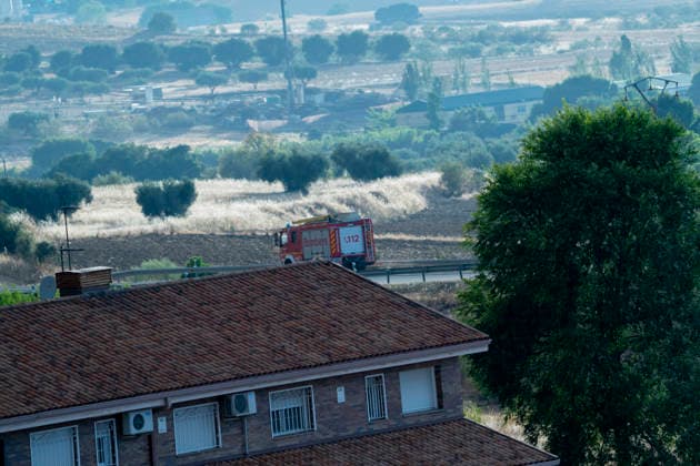 A fire truck drives along a road in the Madrid region heading toward the area affected by the Sierra Oeste wildfire which keeps hundreds of firefighting personnel deployed in the region. July 25, 2026. (202607251317)