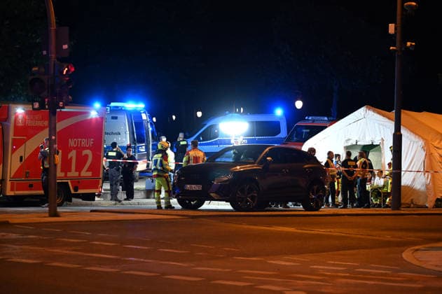 1 killed, more than 10 injured as vehicle ploughs into crowd at parade in Berlin BERLIN, GERMANY - JULY 26: Police and emergency services work at the scene of the incident in Berlin, Germany, on July 26, 2026. One person was killed and more than 10 injured Saturday after a vehicle drove into a crowd at a parade in downtown Berlin, German media reported, citing police. It occurred at around 10 pm local time (2000GMT) during the Christopher Street Day parade in the Tiergarten district. Police and emergency personnel treated the injured at the scene, though no further information was immediately available about their conditions. Volodymyr Sindieiev Anadolu Berlin Germany. Editorial use only. Please get in touch for any other usage.  Copyright: x2026xAnadoluxVolodymyrxSindieievx