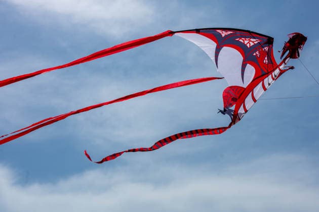 July 25, 2026, Essex, United Kingdom: A large red and white dragon kite with long flowing tails soars against a bright, cloud-flecked sky during the Kite Festival at Southend-On-Sea. The Kite Festival Southend s Alternative Airshow, organised by Project Southchurch, was held on the Eastern Esplanade at Thorpe Bay seafront, Southend-On-Sea, Essex. Essex United Kingdom - ZUMAs197 20260725_aaa_s197_422 Copyright: xIanxDavidsonx