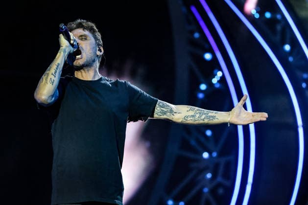 Music Concert - LA NOTTE DEI FIORI - SANREMO ESTATE Fabrizio Moro on stage at La Notte dei Fiori in Sanremo. during LA NOTTE DEI FIORI - SANREMO ESTATE, Music Concert in SANREMO, Italy, July 25 2026 SANREMO PIAN DI NAVE SANREMO Italy Copyright: xRenataxRoattinox xLiveMediax LPM_2583732