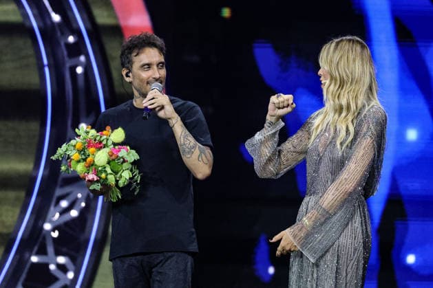 Music Concert - LA NOTTE DEI FIORI - SANREMO ESTATE Elenoir Casalegno and Fabrizio Moro on stage at La Notte dei Fiori in Sanremo. during LA NOTTE DEI FIORI - SANREMO ESTATE, Music Concert in SANREMO, Italy, July 25 2026 SANREMO PIAN DI NAVE SANREMO Italy Copyright: xRenataxRoattinox xLiveMediax LPM_2583748