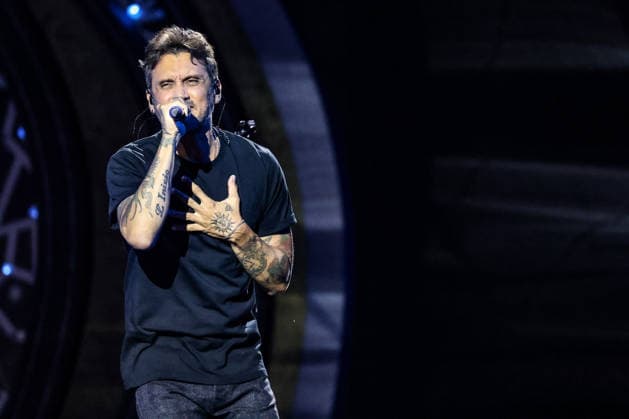 IPA87001299 - Fabrizio Moro on stage at La Notte dei Fiori in Sanremo. during LA NOTTE DEI FIORI - SANREMO ESTATE, Music Concert in SANREMO, Italy, July 25, 2026  Copyright: xRenataxRoattino LiveMediax xx 87001299