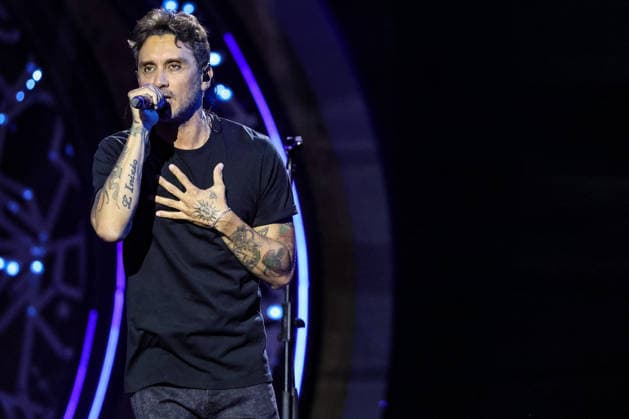 IPA87001280 - Fabrizio Moro on stage at La Notte dei Fiori in Sanremo. during LA NOTTE DEI FIORI - SANREMO ESTATE, Music Concert in SANREMO, Italy, July 25, 2026  Copyright: xRenataxRoattino LiveMediax xx 87001280