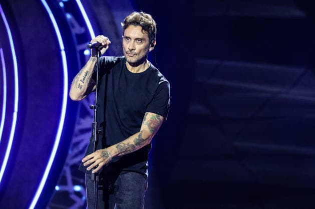 IPA87001283 - Fabrizio Moro on stage at La Notte dei Fiori in Sanremo. during LA NOTTE DEI FIORI - SANREMO ESTATE, Music Concert in SANREMO, Italy, July 25, 2026  Copyright: xRenataxRoattino LiveMediax xx 87001283