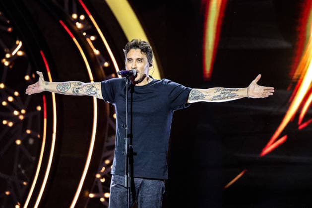 IPA87001286 - Fabrizio Moro on stage at La Notte dei Fiori in Sanremo. during LA NOTTE DEI FIORI - SANREMO ESTATE, Music Concert in SANREMO, Italy, July 25, 2026  Copyright: xRenataxRoattino LiveMediax xx 87001286