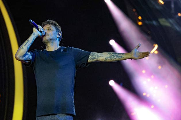 IPA87001289 - Fabrizio Moro on stage at La Notte dei Fiori in Sanremo. during LA NOTTE DEI FIORI - SANREMO ESTATE, Music Concert in SANREMO, Italy, July 25, 2026  Copyright: xRenataxRoattino LiveMediax xx 87001289