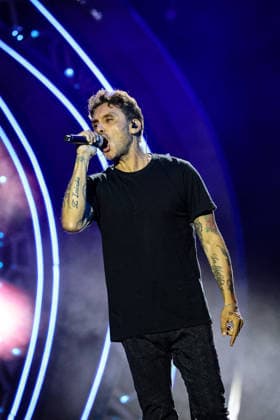 IPA87001310 - Fabrizio Moro on stage at La Notte dei Fiori in Sanremo. during LA NOTTE DEI FIORI - SANREMO ESTATE, Music Concert in SANREMO, Italy, July 25, 2026  Copyright: xRenataxRoattino LiveMediax xx 87001310