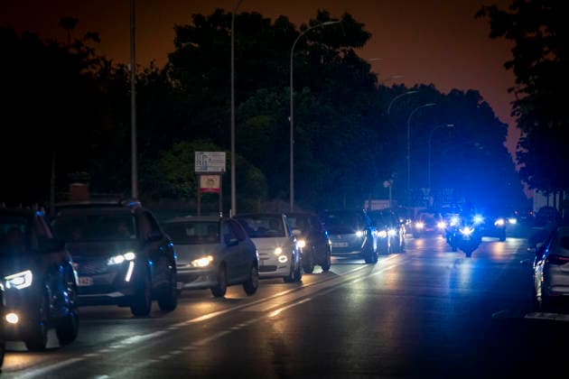 Residents Evacuate Marcheprime As Gironde Wildfire Spreads Near Bordeaux Residents evacuate the town of Marcheprime after French authorities ordered a precautionary evacuation as a major wildfire continued to spread across the Gironde department in southwestern France, near Bordeaux, on July 25, 2026. The blaze, fuelled by high temperatures, dry conditions and strong winds, has forced the evacuation of several communities and prompted the deployment of hundreds of firefighters, aerial firefighting aircraft and civil protection teams to contain the fire. Residents evacuate Marcheprime as Gironde wildfire spreads near Bordeaux France  Copyright: xAlbertxLlopx originalFilename: salame-resident260725_np4h5.jpg